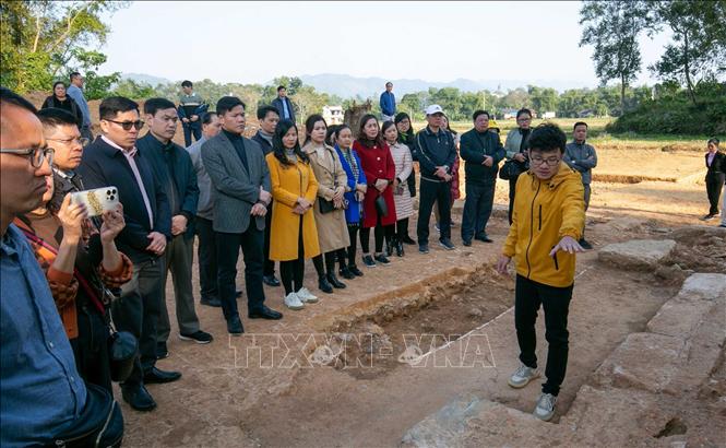 Các nhà nghiên cứu tìm thấy tìm thấy dấu tích của một kiến trúc cổng thành, chân cổng thành tại điểm khảo cổ thành Nà Lữ. Ảnh: Quốc Đạt - TTXVN