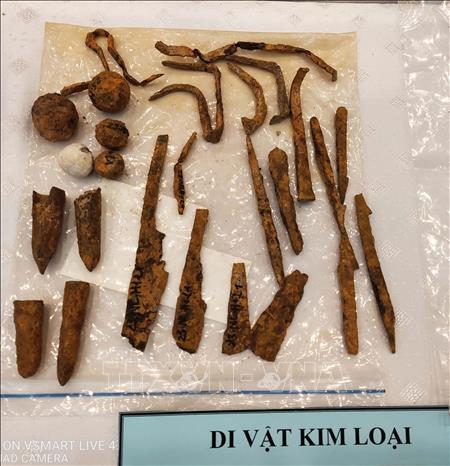 Nhiều mũi tên, dao bằng kim loại được tìm thấy tại điểm khảo cổ thành Nà Lữ. Ảnh: Quốc Đạt - TTXVN