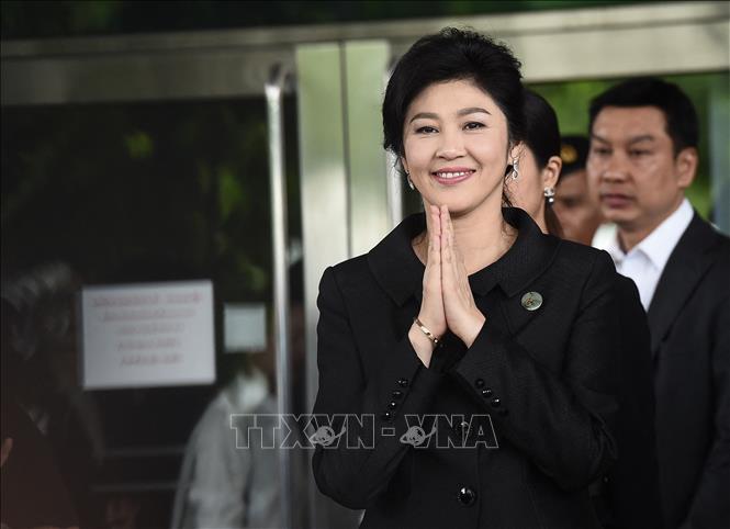 (Tư liệu) Cựu Thủ tướng Thái Lan Yingluck Shinawatra rời Tòa án Tối cao ở Bangkok ngày 21/7/2017. Ảnh: AFP/TTXVN