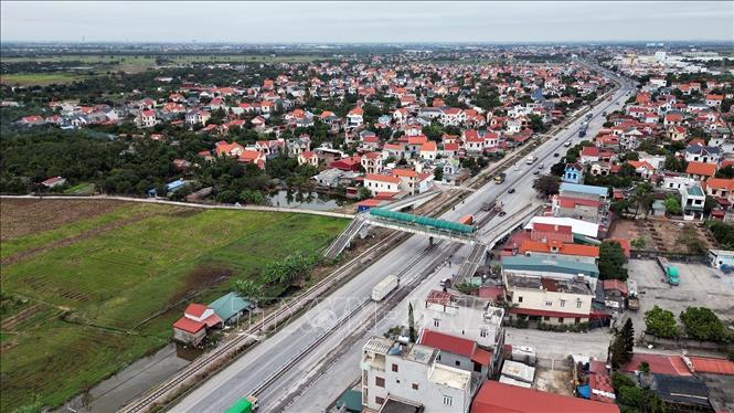 Dự án sửa chữa, nâng cấp mặt đường QL5 dự kiến hoàn thành ngày 30/4/2024. Ảnh: Tuấn Anh - TTXVN
