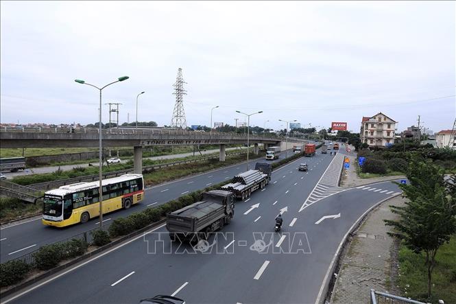 Một đoạn đã hoàn thành của dự án sửa chữa, nâng cấp mặt đường Quốc lộ 5. Ảnh: Tuấn Anh - TTXVN