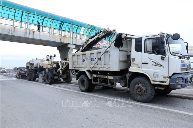 Cục Đường bộ Việt Nam đang yêu cầu VIDIFI chỉ đạo các nhà thầu tăng cường thiết bị máy móc, thiết bị đảm bảo tiến độ đề ra. Ảnh: Tuấn Anh - TTXVN