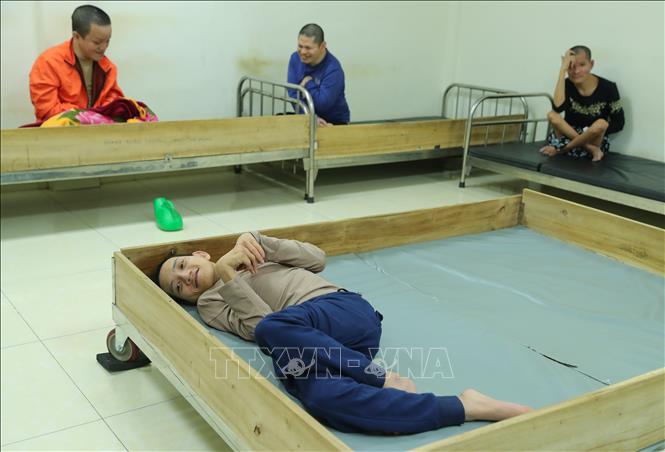 20 nạn nhân nặng được bố trí ở khu riêng biệt, để tiện hỗ trợ, chăm sóc kịp thời, phù hợp. Ảnh: Hoàng Hiếu – TTXVN
