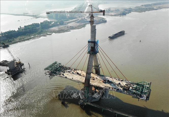Phần cầu chính gồm 2 nhịp dây văng đã cơ bản hoàn thành. Ảnh: Danh Lam-TTXVN
