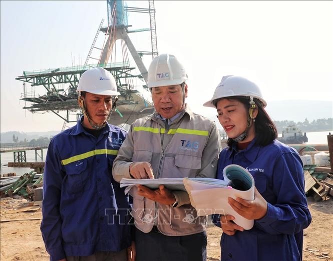 Tập trung đẩy nhanh tiến độ thi công càu Đồng Việt. Ảnh: Danh Lam-TTXVN