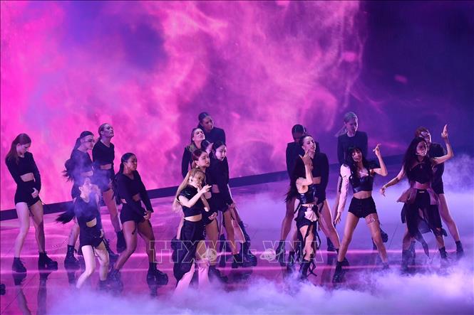 Ban nhạc nữ Hàn Quốc BLACKPINK biểu diễn trên sân khấu MTV ở Newark, New Jersey (Mỹ). Ảnh: YONHAP/TTXVN