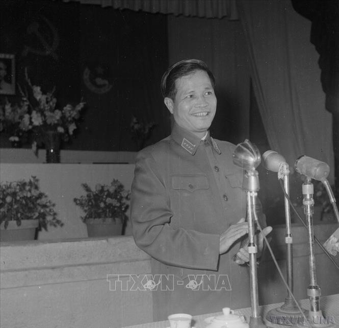 Đại tướng Nguyễn Chí Thanh, Ủy viên Bộ Chính trị, nói chuyện tại Đại hội Đoàn thanh niên Lao động toàn quân lần thứ nhất. Ảnh: Đoàn Tý-TTXVN