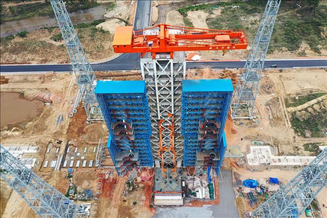 Trung Quốc hoàn thành công tác xây dựng bệ phóng số 1 tại trung tâm phóng tàu vũ trụ thương mại đầu tiên ở thành phố Văn Xương, tỉnh Hải Nam ngày 29/12/2023. Ảnh: THX/TTXVN