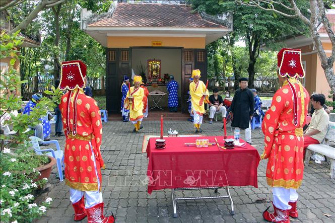 Lễ cúng Thần Nông là một nghi thức quan trọng của lễ hội Kỳ Yên Thượng Điền đình thần Tân An. Ảnh: Trung Kiên-TTXVN