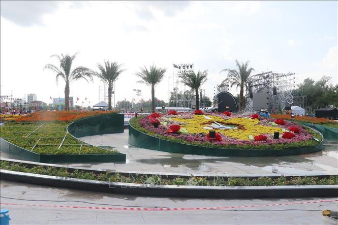 Tiểu cảnh hoa kiểng phục vụ Festival Hoa – Kiểng tại thành phố Sa Đéc (tỉnh Đồng Tháp). Ảnh: Nguyễn Văn Trí – TTXVN