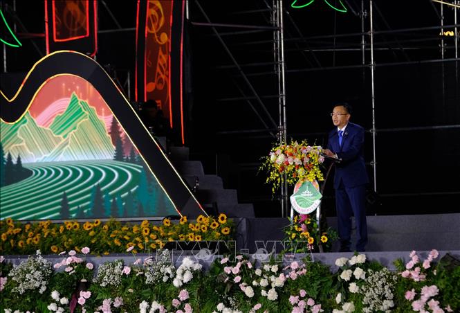 Chủ tịch UBND thành phố Đà Lạt Đặng Quang Tú phát biểu ôn lại quá trình 130 năm hình thành và phát triển của thành phố. Ảnh: Nguyễn Dũng - TTXVN