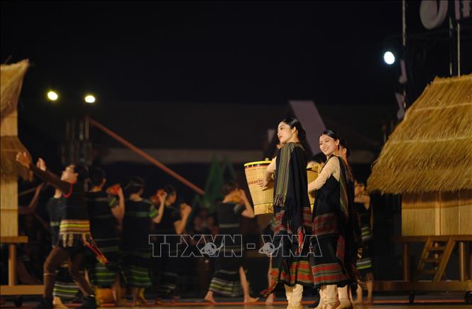 Biểu diễn nghệ thuật tại lễ kỷ niệm 130 năm Đà Lạt hình thành và phát triển. Ảnh: Nguyễn Dũng - TTXVN