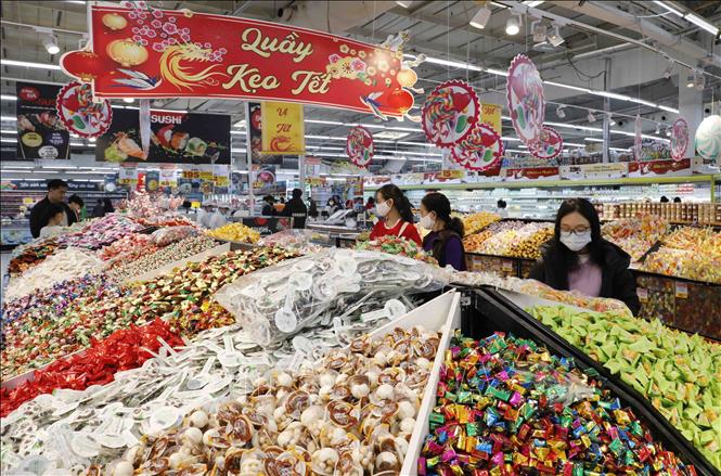 Người dân mua sắm tại Siêu thị Go!, Big C Thăng Long, Hà Nội. Ảnh: Trần Việt - TTXVN