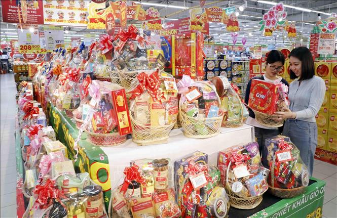 Người dân mua sắm tại Siêu thị Go!, Big C Thăng Long, Hà Nội. Ảnh: Trần Việt - TTXVN