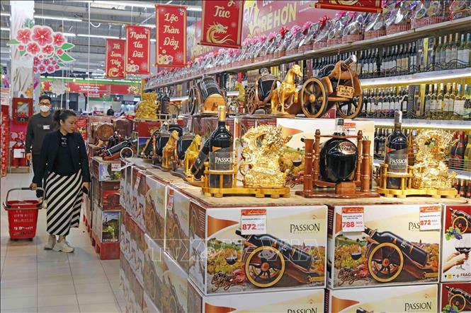 Gian bày bán rượu, bai tại Siêu thị Go!, Big C Thăng Long, Hà Nội. Ảnh: Trần Việt - TTXVN