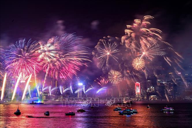 Trình diễn pháo hoa đón Năm mới tại Hong Kong, Trung Quốc, ngày 1/1/2024. Ảnh: AFP/TTXVN