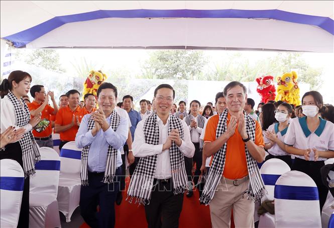 Chủ tịch nước Võ Văn Thưởng và các đại biểu dự Lễ khởi công xây dựng dự án Trường Phổ thông liên cấp FPT Hậu Giang. Ảnh: Thống Nhất – TTXVN

