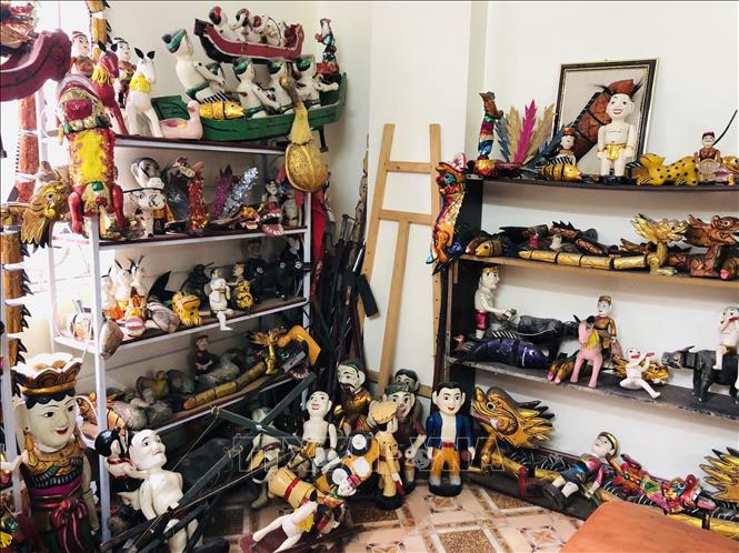 Một góc bảo tàng rối nước tại gia đình nghệ sỹ Phan Thanh Liêm. Ảnh: Phương Hà - TTXVN phát