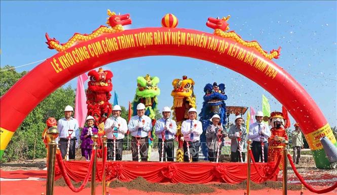 Nghi thức khởi công công trình. Ảnh: Huỳnh Anh - TTXVN