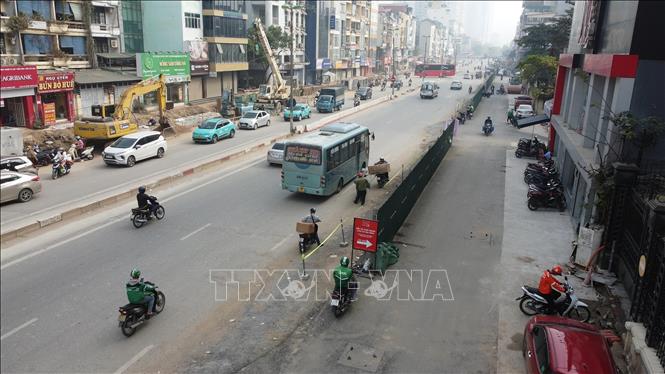 Hiện phía phải của đường Kim Đồng đã hoàn thành 250m/350m, đang đợi Sở GTVT phân làn tuyến để nhà thầu triển khai các hạng mục của hầm hở, hầm kín. Ảnh: Huy Hùng - TTXVN