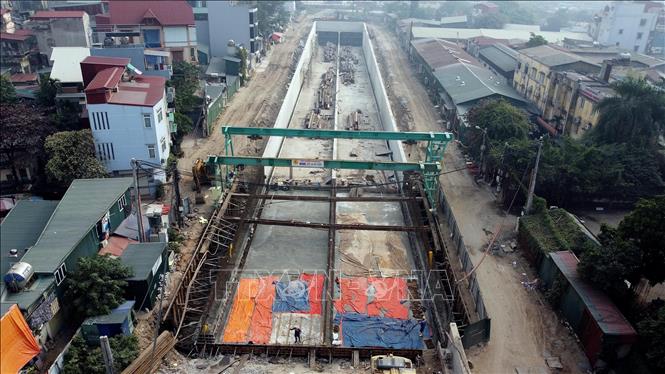 Hầm chui sẽ có quy mô 4 làn xe, trong đó hầm kín dài 140m, hầm hở dài 320m. Đoạn qua hầm mỗi chiều 2 làn xe rộng 3,5m/làn, đoạn ngoài hầm mỗi chiều 3 làn xe rộng 3,5m/làn. Ảnh: Huy Hùng - TTXVN 