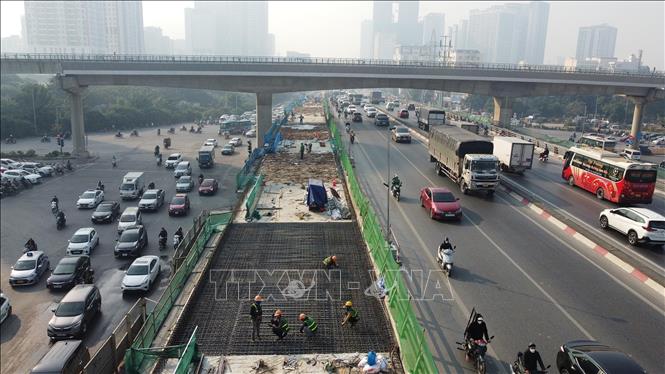 Dự án nằm giữa ngã tư và trung tâm giao thông đông đúc của thành phố Hà Nội nên gặp nhiều khó khăn trong quá trình thi công. Ảnh: Huy Hùng - TTXVN 