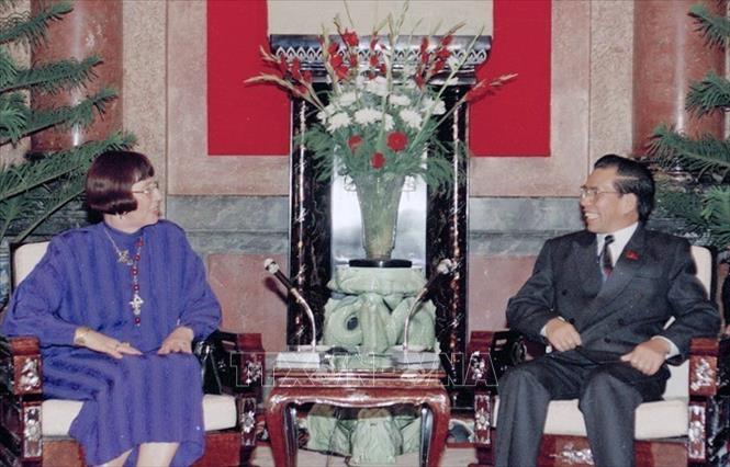 Chủ tịch Quốc hội Nông Đức Mạnh đón và hội đàm với Chủ tịch Quốc hội Thụy Điển Birgitta Dahl thăm chính thức Việt Nam (1995). Ảnh: Xuân Tuân - TTXVN