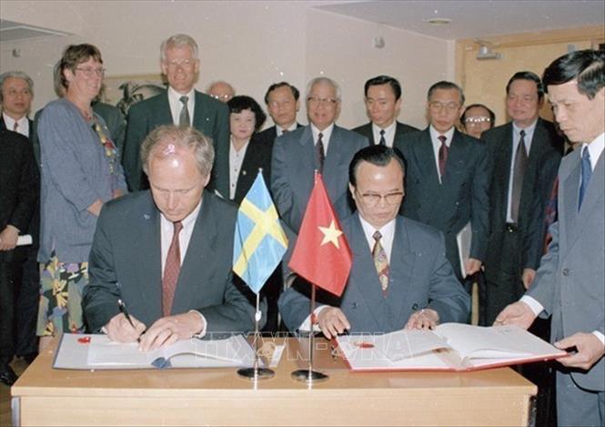 Thủ tướng Võ Văn Kiệt chứng kiến Lễ ký các hiệp định hợp tác kinh tế Việt Nam - Thụy Điển, trong chuyến thăm hữu nghị chính thức Thụy Điển từ 6-8/6/1995. Ảnh: Minh Đạo - TTXVN