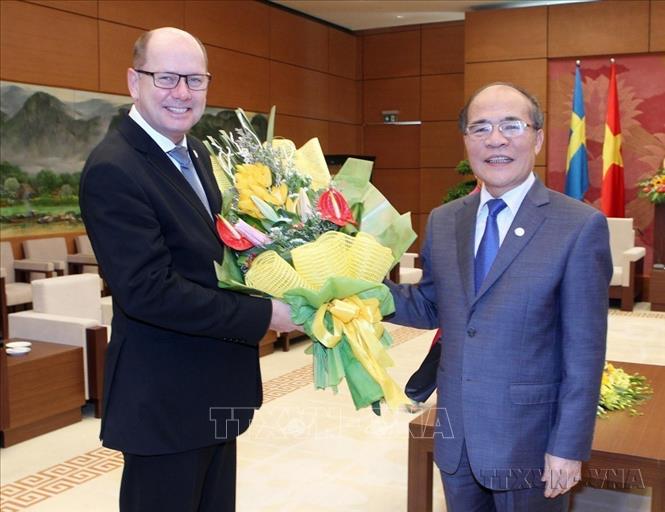 Chủ tịch Quốc hội Nguyễn Sinh Hùng đón Chủ tịch Quốc hội Thụy Điển Urban Ahlin thăm chính thức Việt Nam và dự Đại hội đồng Liên minh Nghị viện Thế giới IPU – 132 được tổ chức tại Hà Nội (2015). Ảnh: Nhan Sáng-TTXVN