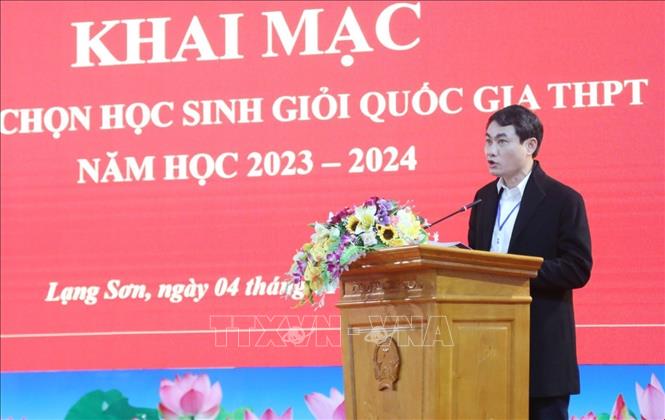 Phó Giáo sư, Tiến sĩ Trần Bá Tiến, Phó Hiệu trưởng Đại học Vinh, Chủ tịch Hội đồng thi chọn học sinh giỏi quốc gia THPT năm học 2023 – 2024 tỉnh Lạng Sơn phát biểu Khai mạc Kỳ thi. Ảnh: Anh Tuấn – TTXVN