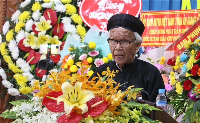 Ông Nguyễn Tấn Đạt, Trưởng Ban Trị sự Trung ương Giáo hội Phật giáo Hòa Hảo phát biểu tại buổi lễ. Ảnh: Công Mạo-TTXVN
