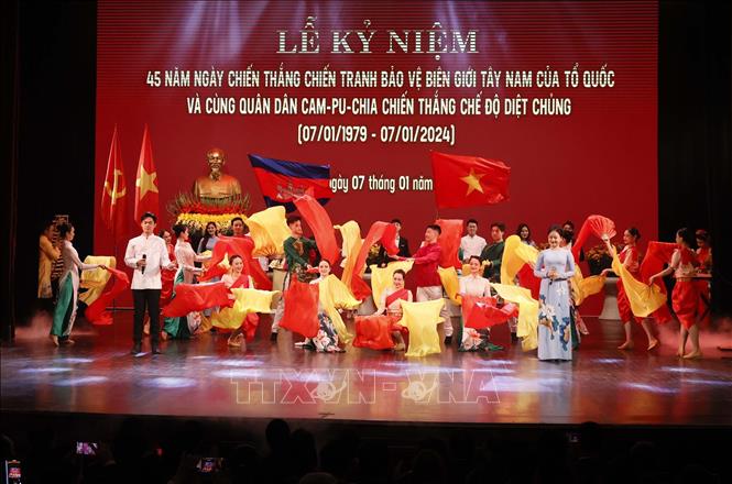 An art performance at the ceremony. VNA Photo: Thống Nhất