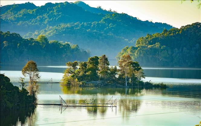 A small islet on Pa Khoang reservoir. VNA Photo: Xuân Tư