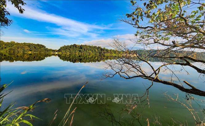 Pa Khoang reservoir on a clear day. VNA Photo: Xuân Tư