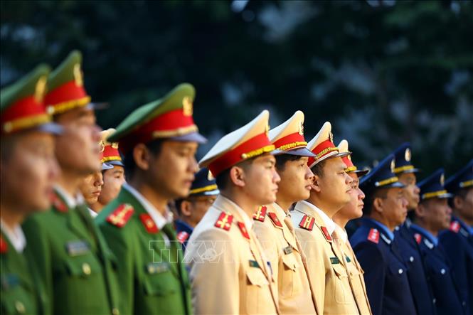 Lực lượng vũ trang tham dự Lễ phát động ra quân Năm An toàn giao thông 2024. Ảnh: Huy Hùng - TTXVN