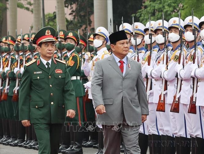 Bộ trưởng Quốc phòng Phan Văn Giang đón Bộ trưởng Quốc phòng Indonesia Prabowo Subianto thăm chính thức Việt Nam (2022). Ảnh: Trọng Đức - TTXVN