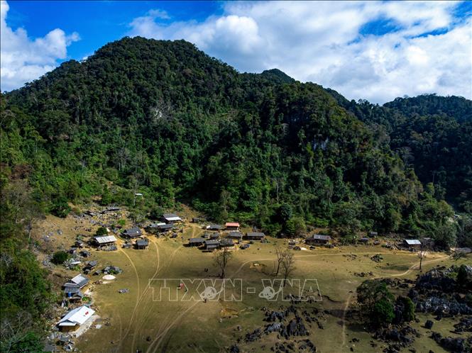 Nestling behind high rocky mountains, the village is a really pristine and peaceful place. VNA Photo: Phạm Tuấn Anh 