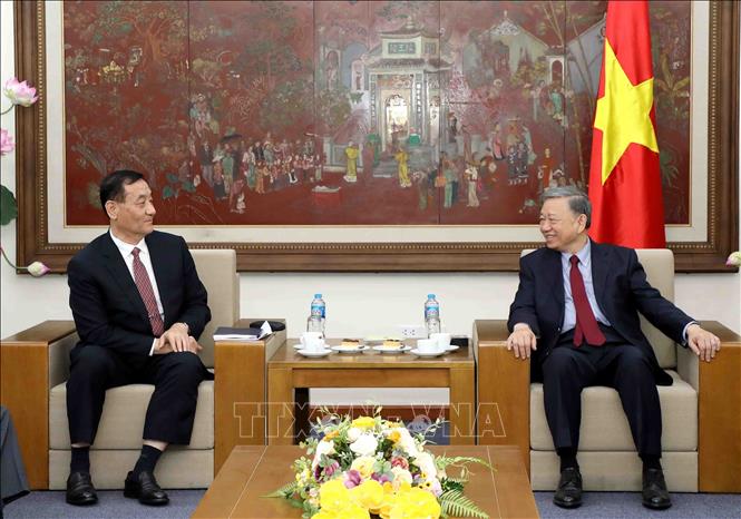 Đại tướng Tô Lâm, Bộ trưởng Bộ Công an tiếp Thứ trưởng Bộ Công an Trung Quốc Trần Tư Nguyên. Ảnh: Phạm Kiên - TTXVN