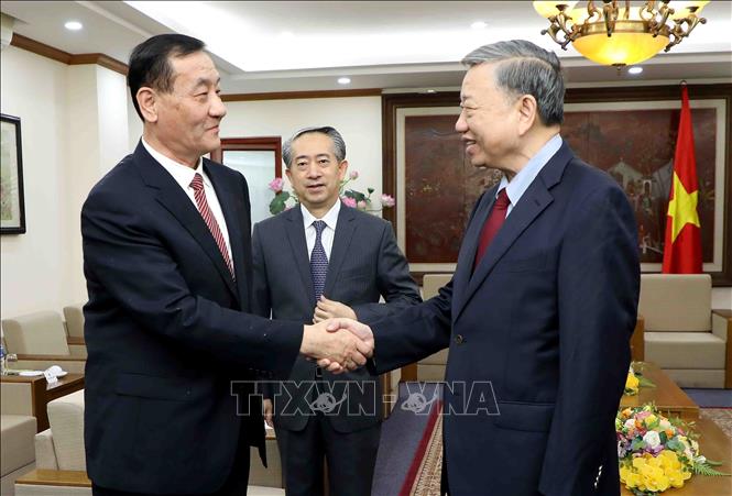 Đại tướng Tô Lâm, Bộ trưởng Bộ Công an tiếp Thứ trưởng Bộ Công an Trung Quốc Trần Tư Nguyên. Ảnh: Phạm Kiên - TTXVN