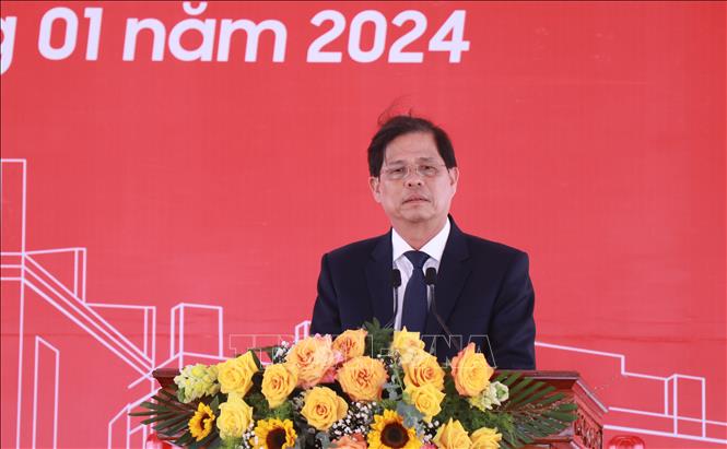 Chủ tịch UBND tỉnh Khánh Hòa Nguyễn Tấn Tuân phát biểu tại lễ khởi công. Ảnh: Phan Sáu - TTXVN