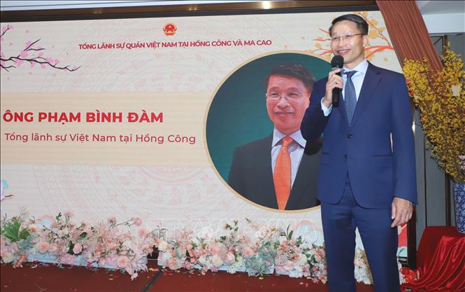 Tổng Lãnh sự Việt Nam tại Hồng Kông Phạm Bình Đàm phát biểu. Ảnh: Xuân Vịnh - Phóng viên TTXVN tại Hồng Kông