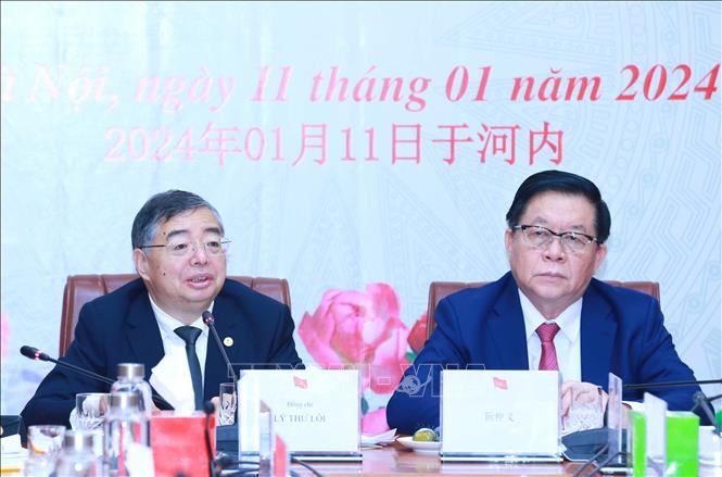 The forum is chaired by Secretary of the Communist Party of Vietnam Central Committee and head of its Commission for Communication and Education Nguyen Trong Nghia, and Politburo member, Secretary of the Communist Party of China (CPC) Central Committee’s Secretariat and head of the Publicity Department of the CPC Central Committee Li Shulei. VNA Photo: Phương Hoa