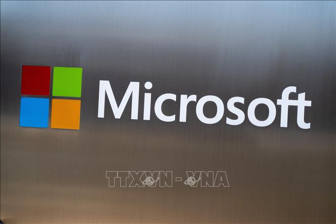 Biểu tượng Microsoft tại tòa nhà văn phòng ở Chevy Chase, Maryland, Mỹ. Ảnh: AFP/TTXVN