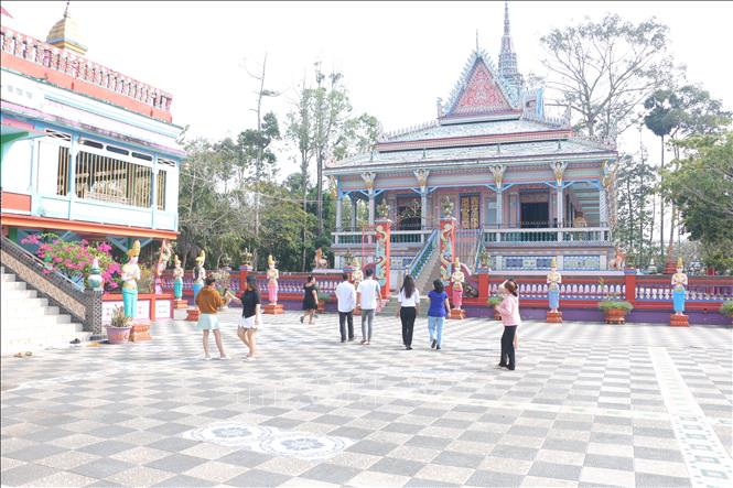 Bên ngoài chùa Sà Lôn. Ảnh: Minh Hưng – TTXVN