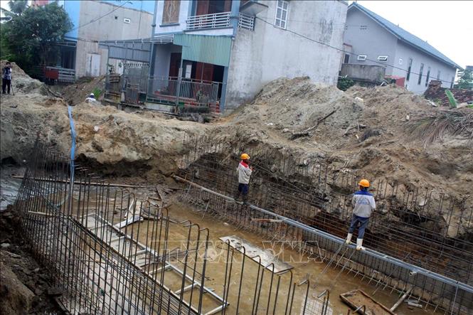 Do địa chất cắt chảy gây sạt lở trong quá trình thi công vào mùa mưa. Ảnh: Nguyễn Nam - TTXVN