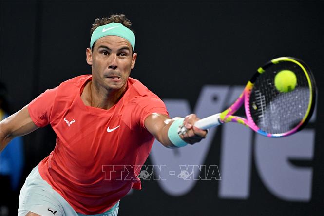 Tay vợt Rafael Nadal thi đấu tại giải quần vợt quốc tế Brisbane ở Australia ngày 2/1/2024. Ảnh: AFP/TTXVN