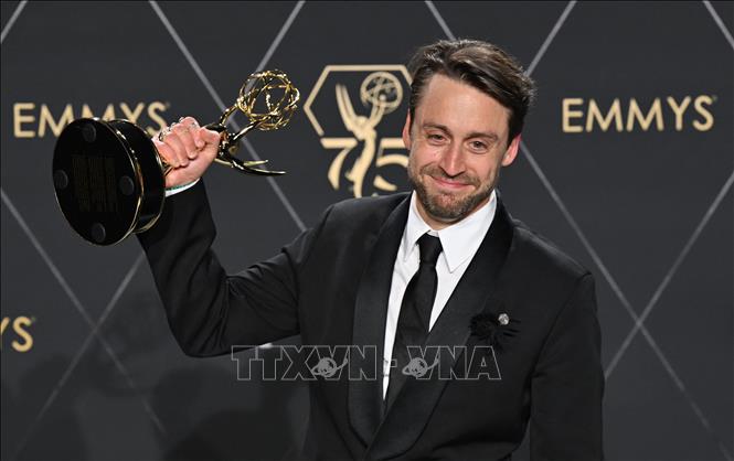 Nam diễn viên người Mỹ Kieran Culkin đoạt giải 
