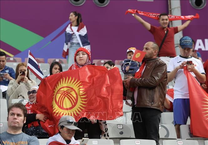 CĐV Kyrgyzstan trên khán đài. Ảnh: Hoàng Linh - PV TTXVN từ Qatar