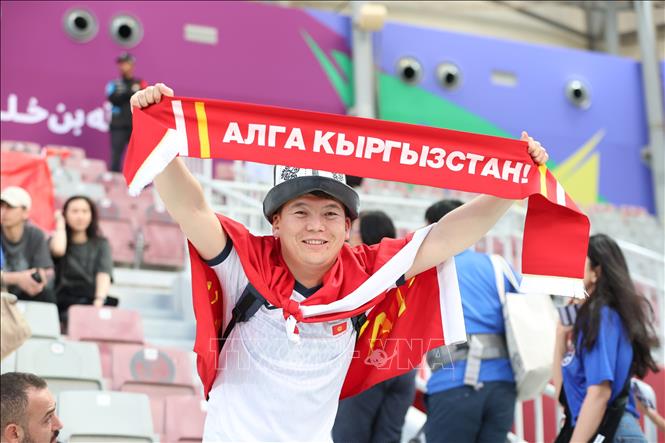 CĐV Kyrgyzstan trên khán đài. Ảnh: Hoàng Linh - PV TTXVN từ Qatar
