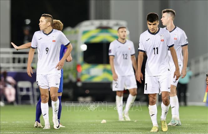 Nỗi buồn thua trận của các cầu thủ Kyrgyzstan. Ảnh: Hoàng Linh - PV TTXVN từ Qatar